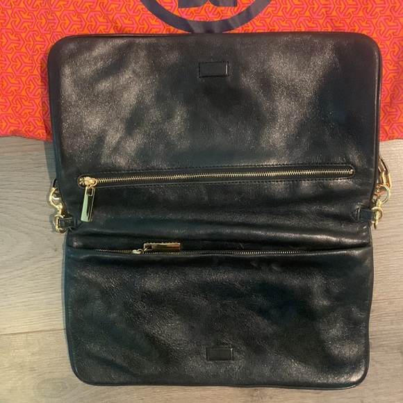 Tory Burch clutch with attachable shoulder strap - Picture 5 of 15